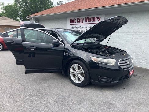 Used 2015 Ford Taurus SEL image 10