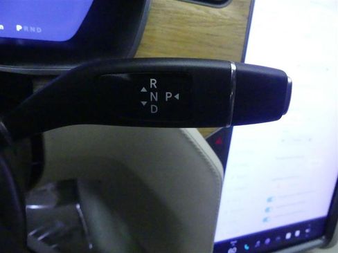 Used 2019 Tesla Model S Standard Range image 17