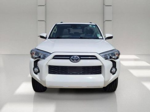 Used 2020 Toyota 4Runner SR5 Premium w/ Moonroof Package RWD image 2