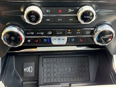 Used 2025 Ford F150 Raptor AWD/4WD image 38