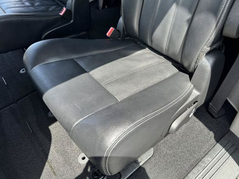 Used 2016 Chrysler Town & Country Touring w/ Driver Convenience Group FWD image 32