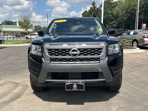 Used 2025 Nissan Frontier SV RWD image 2