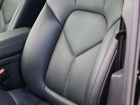 Certified 2026 Porsche Macan AWD/4WD image 39