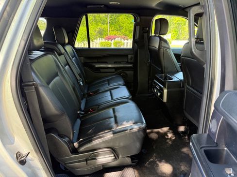 Used 2019 Ford Expedition Max XLT w/ Equipment Group 202A AWD/4WD image 22
