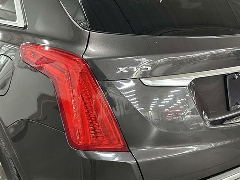 Used 2018 Cadillac XT5 Luxury w/ Driver Awareness Package image 9