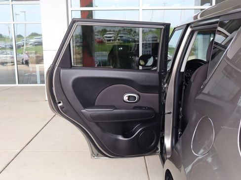 Used 2018 Kia Soul FWD image 27