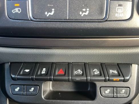 Used 2020 Chevrolet Colorado Z71 image 24