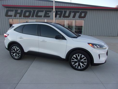 Used 2020 Ford Escape SE Sport image 2