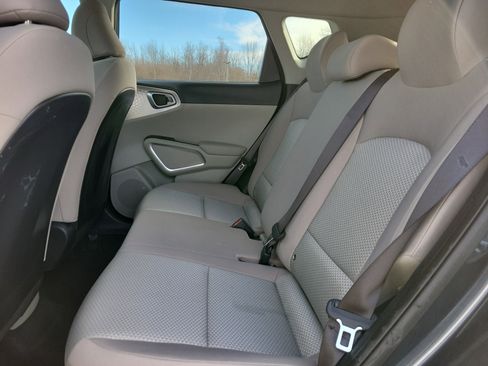 Used 2025 Kia Soul LX w/ LX Technology Package image 16