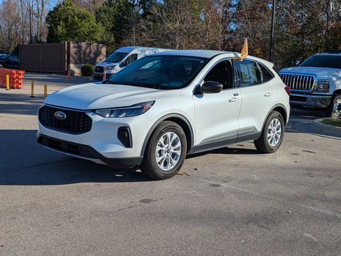 Used 2023 Ford Escape Active image 8