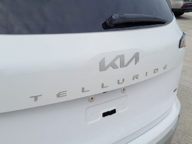 Used 2024 Kia Telluride EX w/ EX Captain's Chair Package AWD/4WD image 5