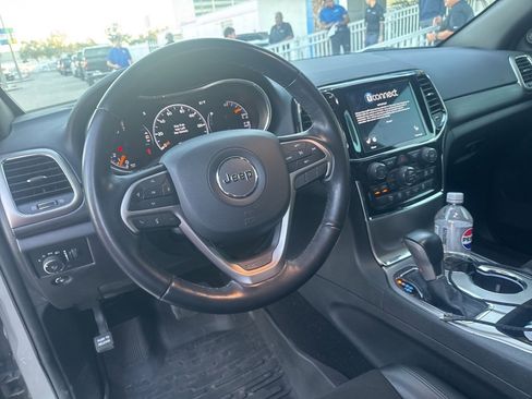 Used 2021 Jeep Grand Cherokee Laredo X image 12