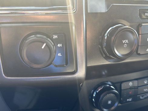 Used 2019 Ford F150 XLT w/ Equipment Group 302A Luxury AWD/4WD image 17