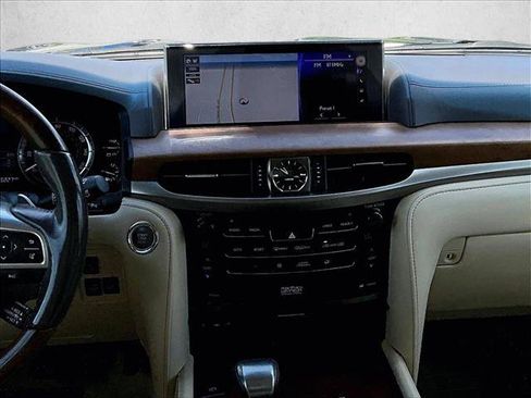 Used 2017 Lexus LX 570 4WD w/ Luxury Package image 8