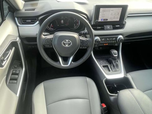 Used 2023 Toyota RAV4 XLE Premium image 11
