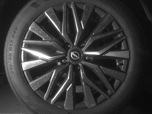Used 2025 Nissan Altima 2.5 SV FWD image 15