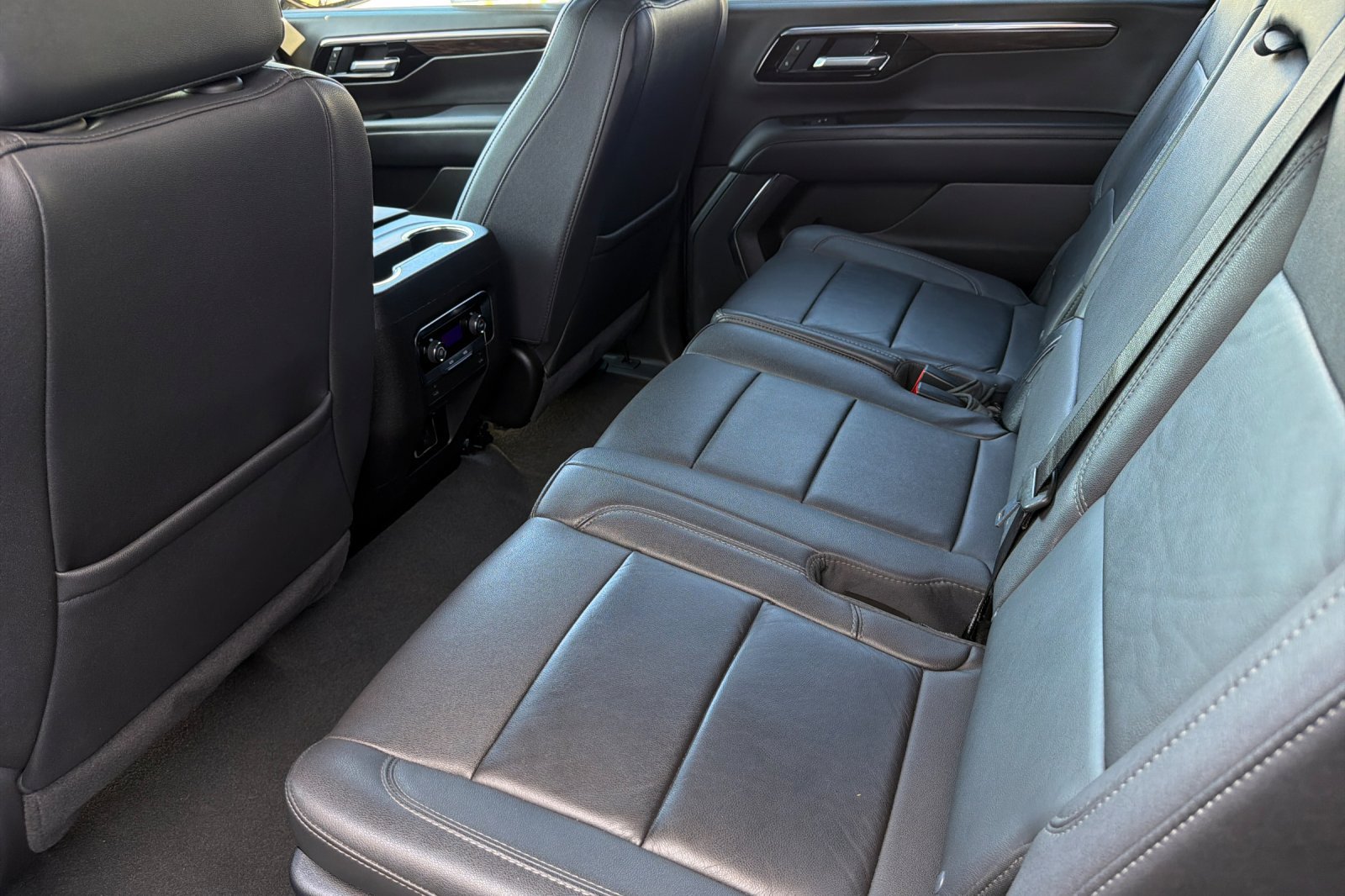 Used 2025 Chevrolet Suburban Z71 AWD/4WD image 11