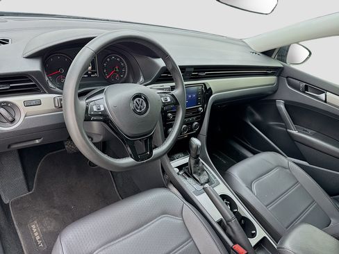Used 2022 Volkswagen Passat 2.0T SE FWD image 7