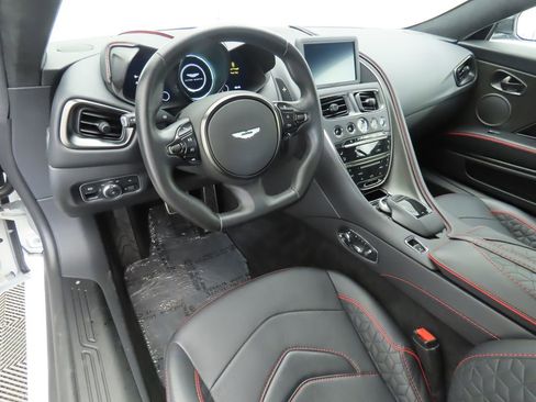 Used 2023 Aston Martin DBS Coupe image 9