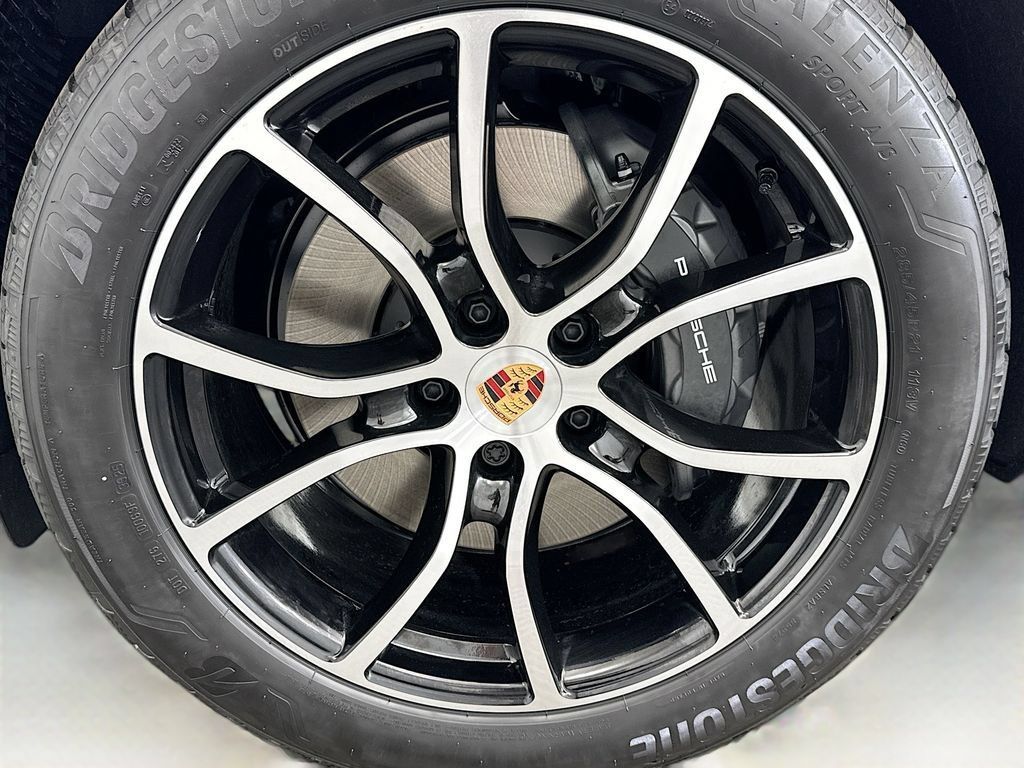 Used 2026 Porsche Cayenne AWD/4WD image 31