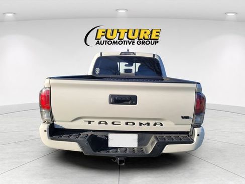 Used 2020 Toyota Tacoma TRD Off-Road w/ Technology Package image 4