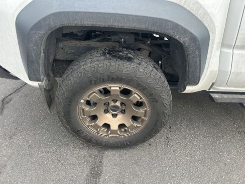 Used 2024 Toyota Tacoma Trailhunter image 15