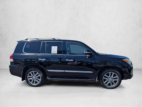 Used 2015 Lexus LX 570 4WD w/ Luxury Package image 4