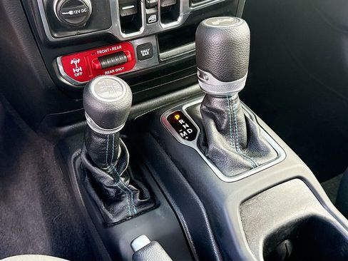 Used 2021 Jeep Wrangler Unlimited Rubicon 4xe w/ Cold Weather Group AWD/4WD image 18