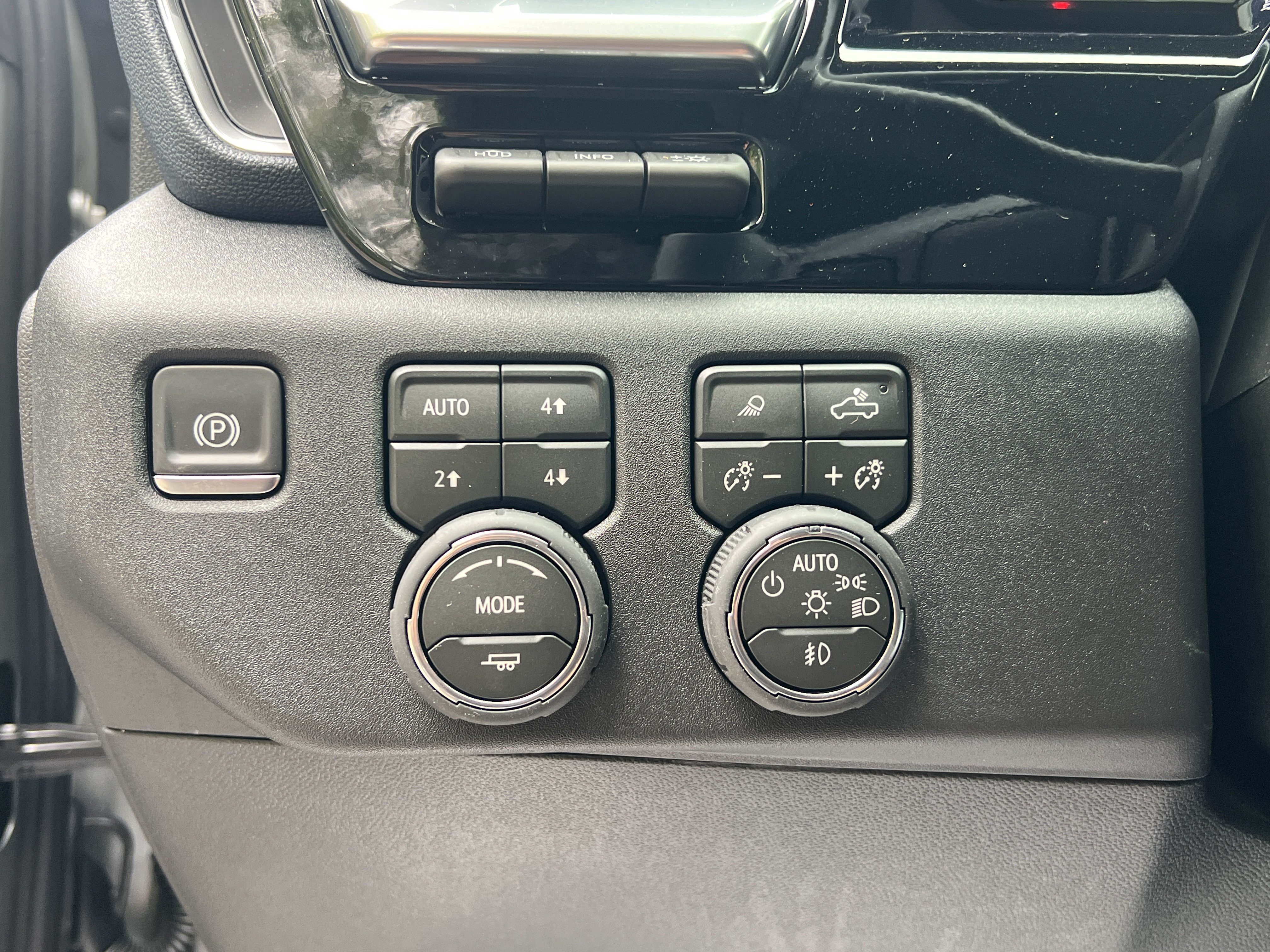 New 2026 Chevrolet Silverado 2500 High Country w/ High Country Premium Package AWD/4WD image 18