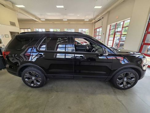 Used 2018 Ford Explorer Sport w/ Equipment Group 401A AWD/4WD image 8
