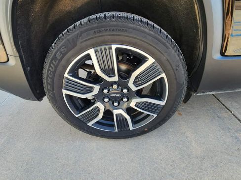 Used 2021 GMC Acadia SLE w/ Driver Convenience Package FWD image 8