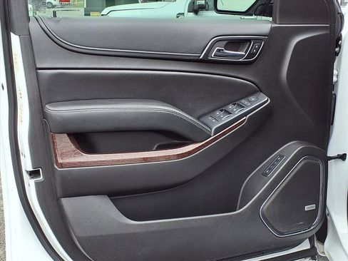 Used 2017 GMC Yukon SLT image 30