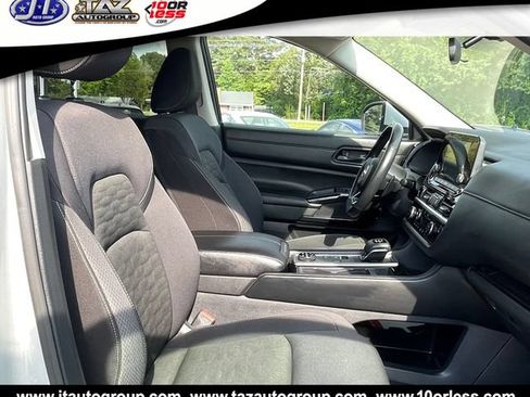 Used 2025 Nissan Pathfinder SV AWD/4WD image 18