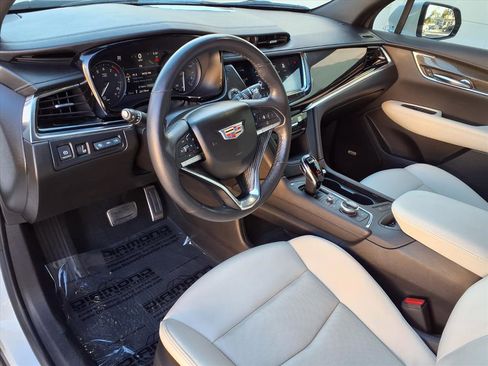 Used 2022 Cadillac XT6 Sport w/ Technology Package image 18
