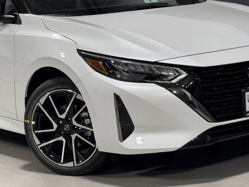 New 2025 Nissan Sentra SR image 3