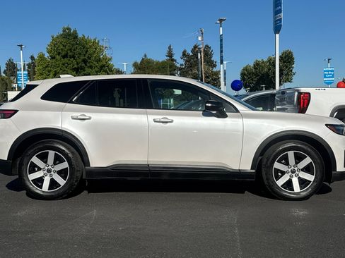 Used 2024 Honda Prologue EX image 8