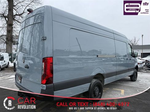 Used 2024 Mercedes-Benz Sprinter 2500 image 8