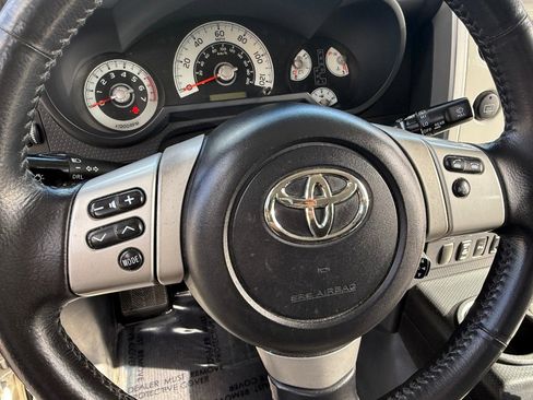 Used 2014 Toyota FJ Cruiser 4WD image 29