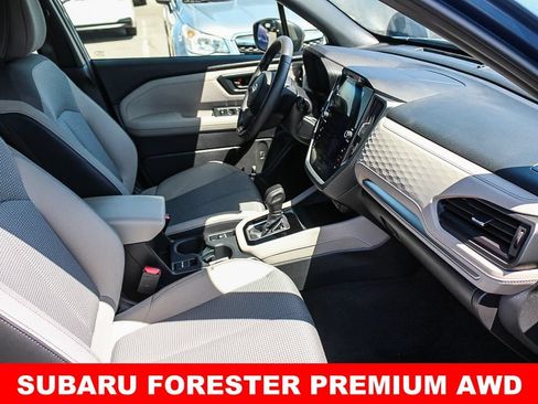 Used 2025 Subaru Forester Premium AWD/4WD image 16