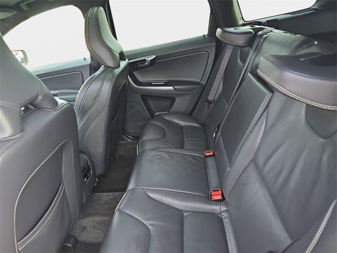 Used 2017 Volvo XC60 T6 R-Design w/ Climate Package image 18