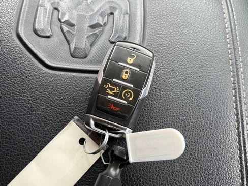 Used 2020 RAM 1500 Laramie AWD/4WD image 42