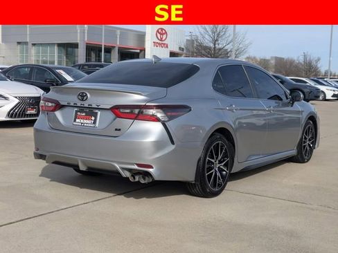 Used 2023 Toyota Camry SE image 4