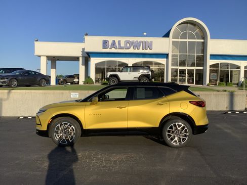 Used 2023 Chevrolet Blazer RS w/ Enhanced Convenience Package FWD image 4