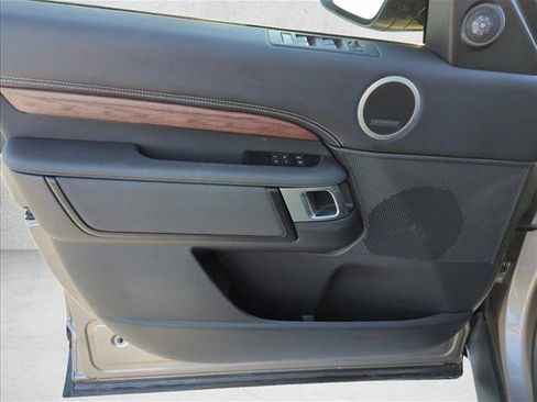 Used 2024 Land Rover Discovery Dynamic SE image 7