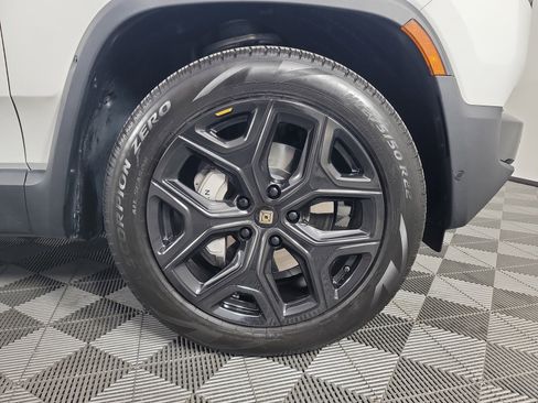 Used 2024 Rivian R1S Adventure image 11