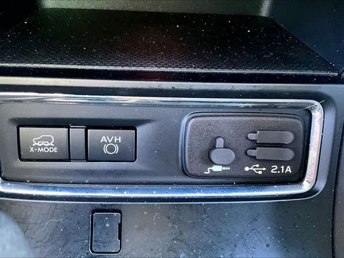 Used 2022 Subaru Ascent Limited w/ Technology Package image 32