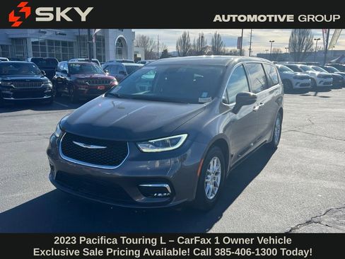 Used 2023 Chrysler Pacifica Touring-L image 2