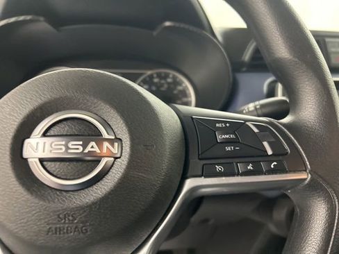 Used 2023 Nissan Versa SV image 12