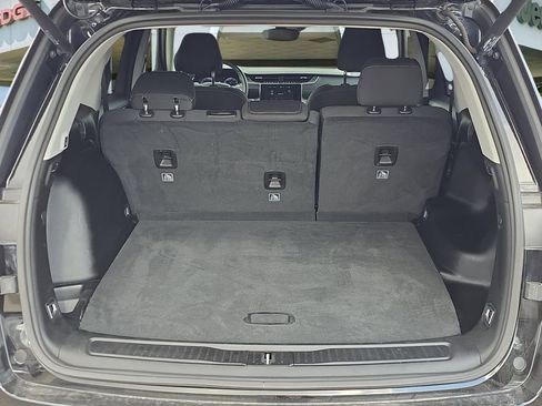 Certified 2023 Jeep Grand Cherokee Laredo w/ Luxury Tech Group I image 8