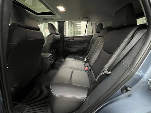 Used 2023 Toyota Corolla Cross XLE w/ Convenience Package AWD/4WD image 15